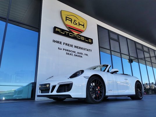 Porsche 911 Carrera GTS Cabrio PDK bei R&H Automobile in 