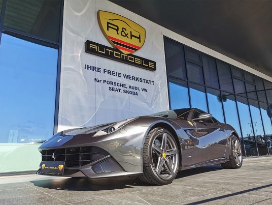 Ferrari F12 Berlinetta “Wunderschöne Farbkonfiguration” bei R&H Automobile in 